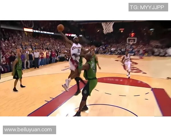 骑士与勇士对决詹姆斯惊艳扣篮瞬间回顾